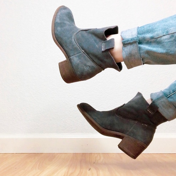 Carlos Santana Slouchy Suede Low Heel Western Booties - Picture 1 of 8